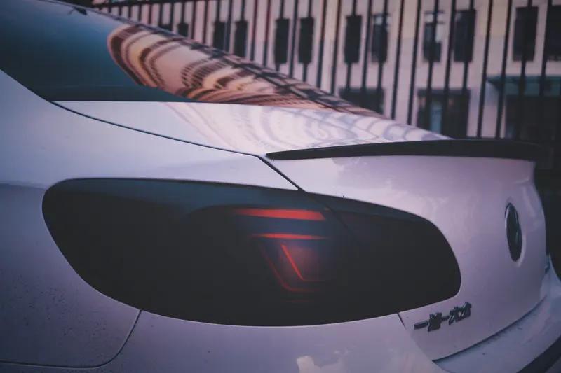 现在找对象难，原因还挺多。社交圈窄是个大问题，很多人每天公司、家两点一线，接触的