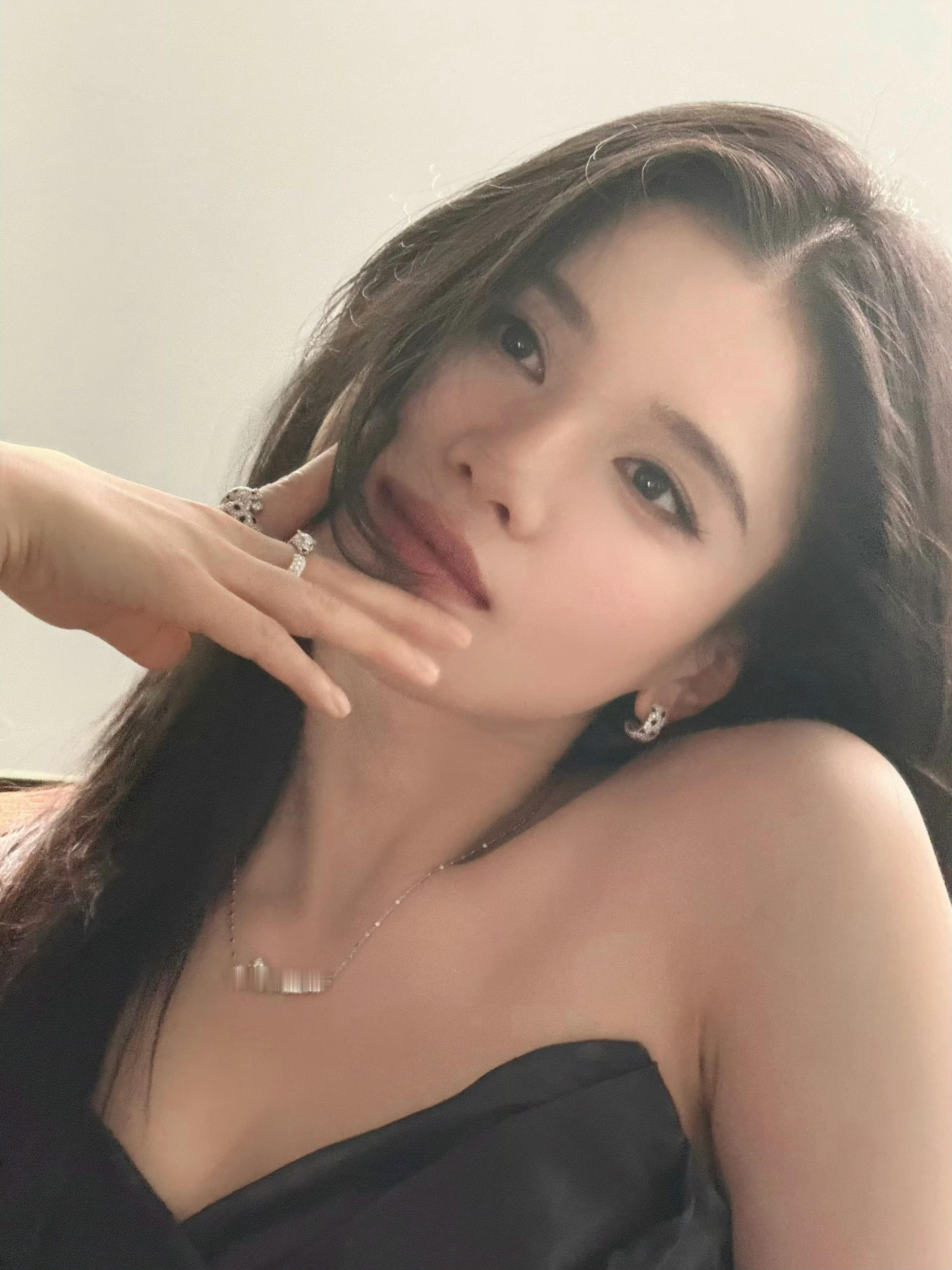 张婧仪 🖤 ​​​