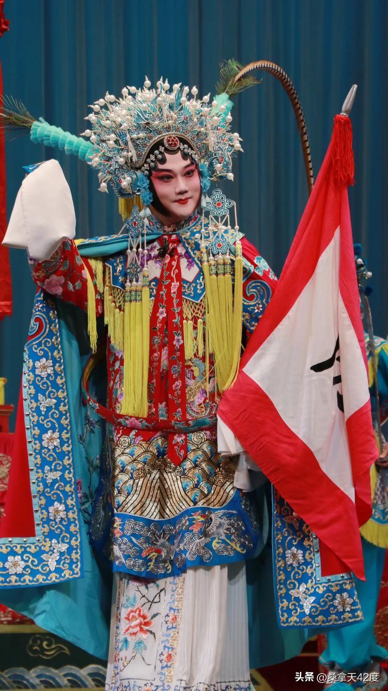 为什么中国人年龄大了都会喜欢戏曲

中国人年纪大了更爱戏曲，核心是心境、记忆、审