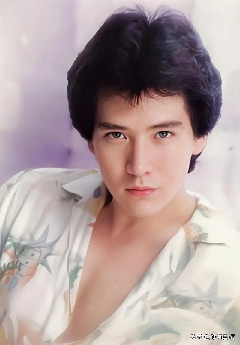 还有人记得他吗？

就在刚刚，
我忽然想起了，
1987年的春晚，
也忽然想起了