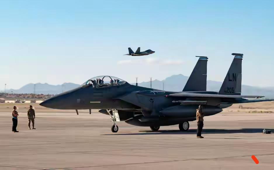 谁也没想到，一向标榜“空中无敌”的美军，竟在伊方境内接连栽跟头，一架号称先进的战