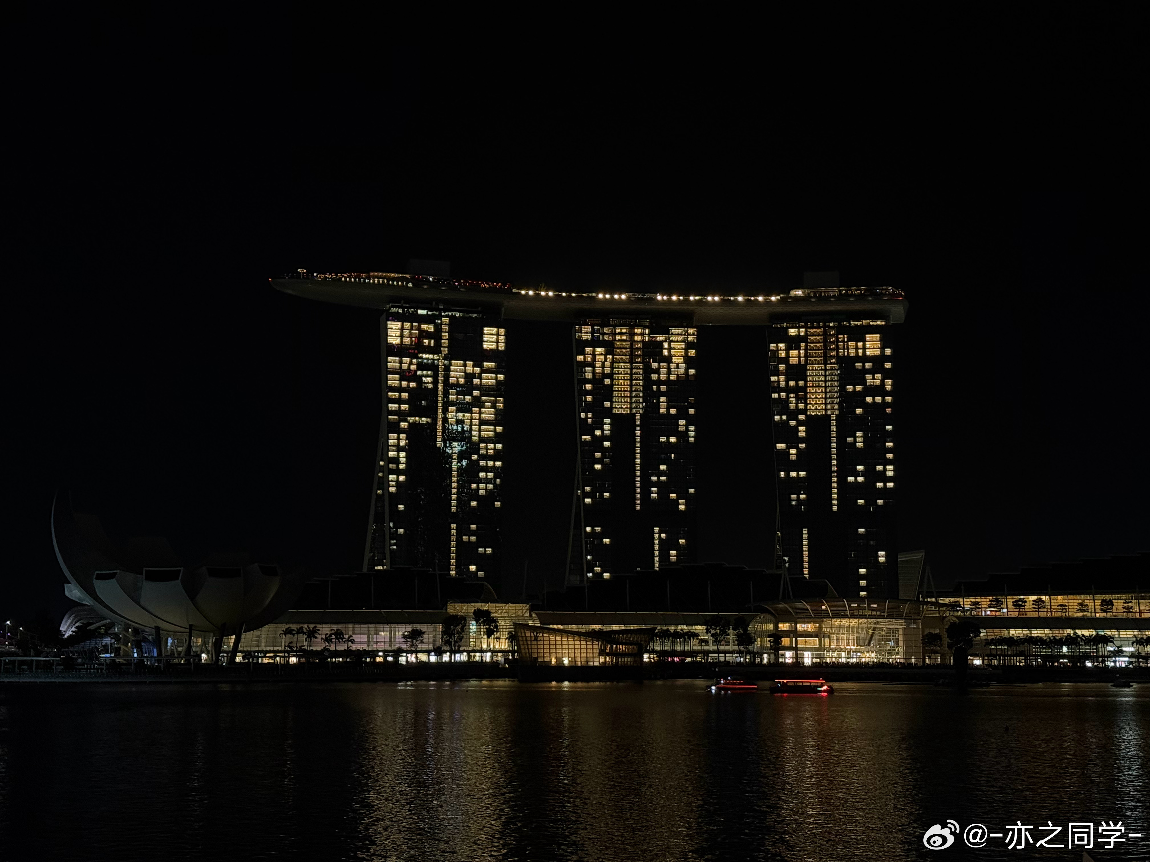 溜达到鱼尾狮公园，结果今天没有喷水拍了几张夜景🌃我的日常plog城市摄影 新加