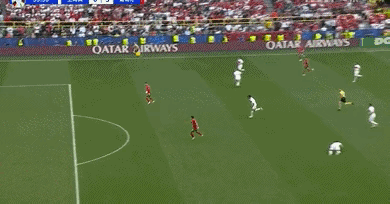 C罗这球有格局！欧洲杯F组葡萄牙对阵土耳其比赛第53分钟，葡萄牙后场长传发起进攻