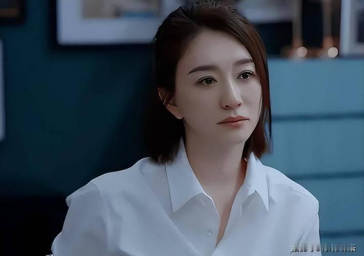 李小冉在《乘风2026》一公演唱《心愿便利贴》时全开麦跑调，事后向向太陈岚倾诉，