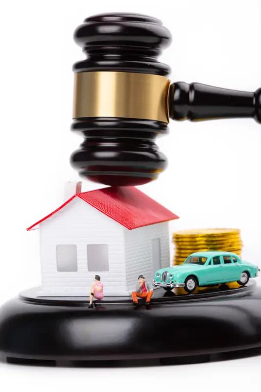 现在人的利益盖过了亲情？我觉得不能一竿子打死。
确实有不少利益侵蚀亲情的例子。超