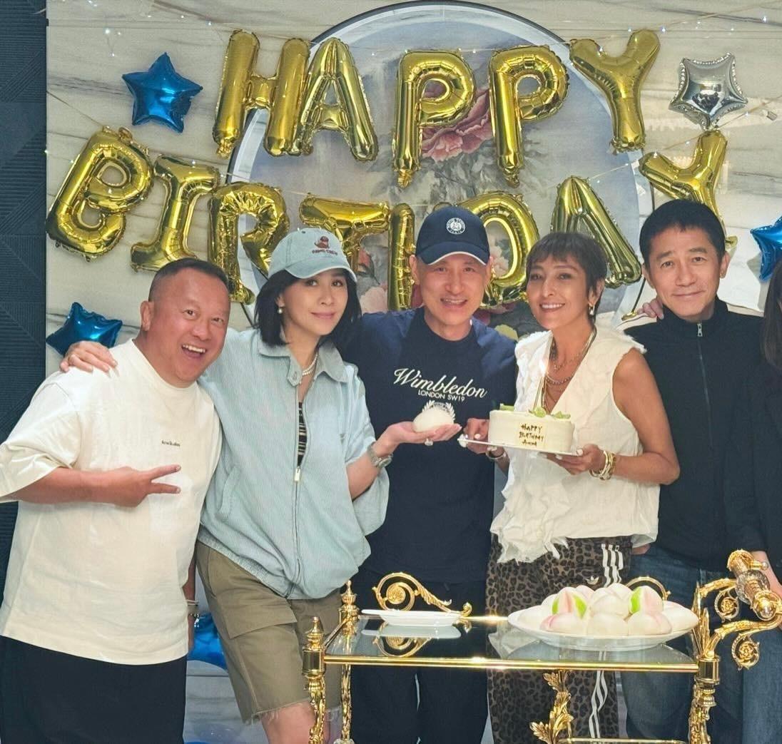 上山诗钠庆祝生日 