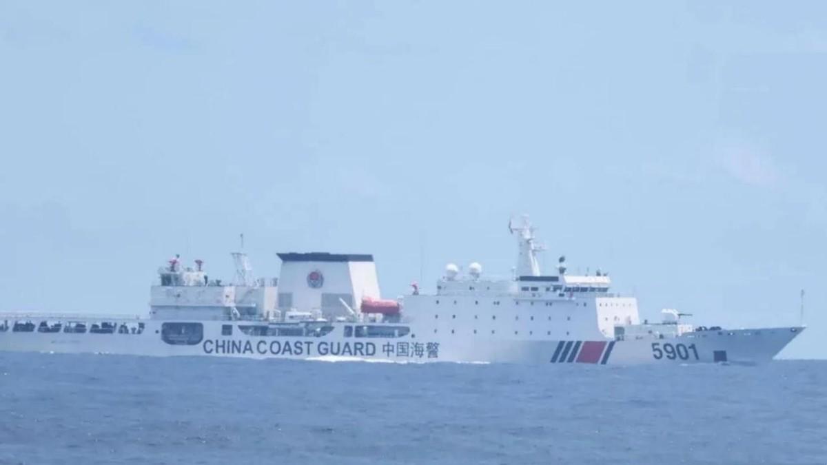 难怪菲海警不敢乱动，中国“怪兽”守在黄岩岛


自从黄岩岛的领海基线明确我国在黄