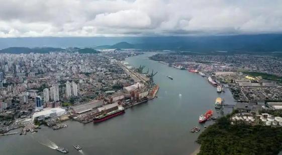 3月8日到12日，28艘巴拿马籍商船被中国死死摁住，原本洋洋得意的巴拿马立马蔫了