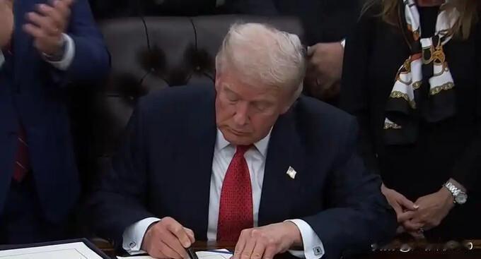 美国突然暂停75国签证！经济影响远超想象
 
1月15日，美国国务院宣布自1月2