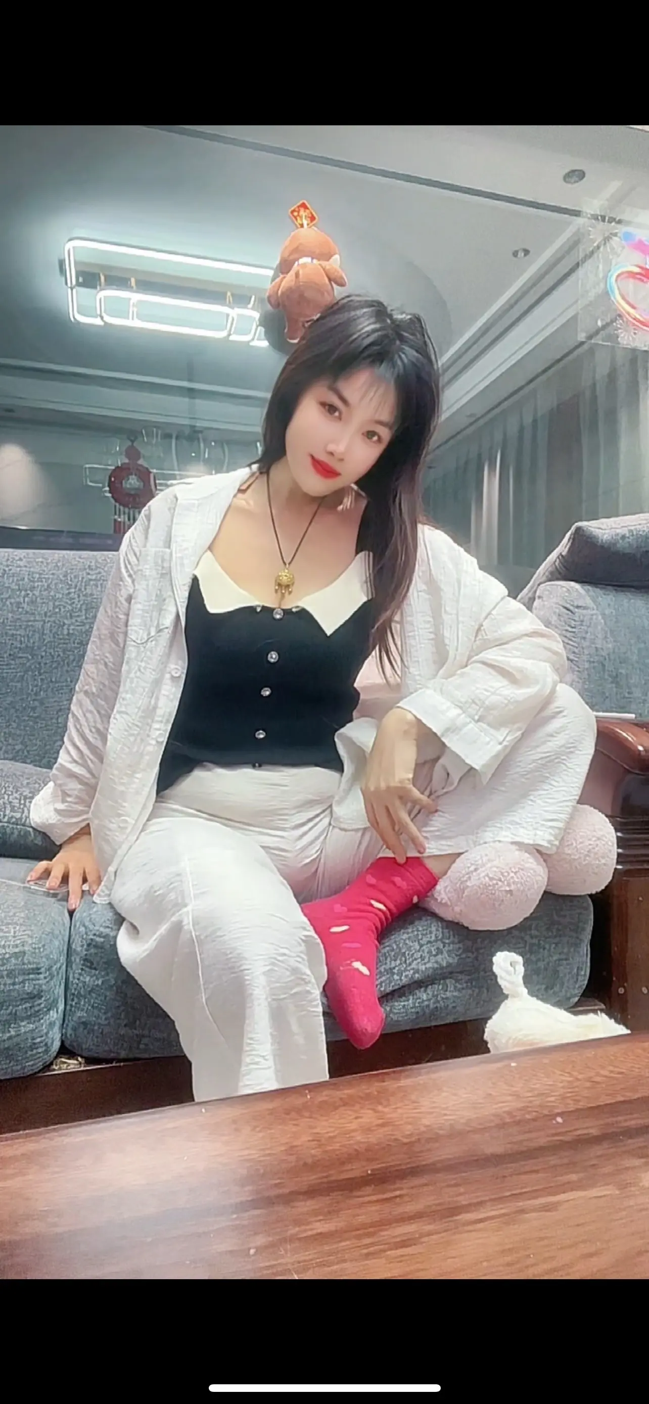 哪有永远的靠山 凡事还得靠自己，不要指望任何人。没有光的时候，连影子都会离开你