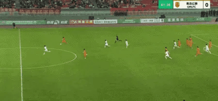 第42分钟，邓淳泽进球，山东泰山B队1-0青岛红狮。 