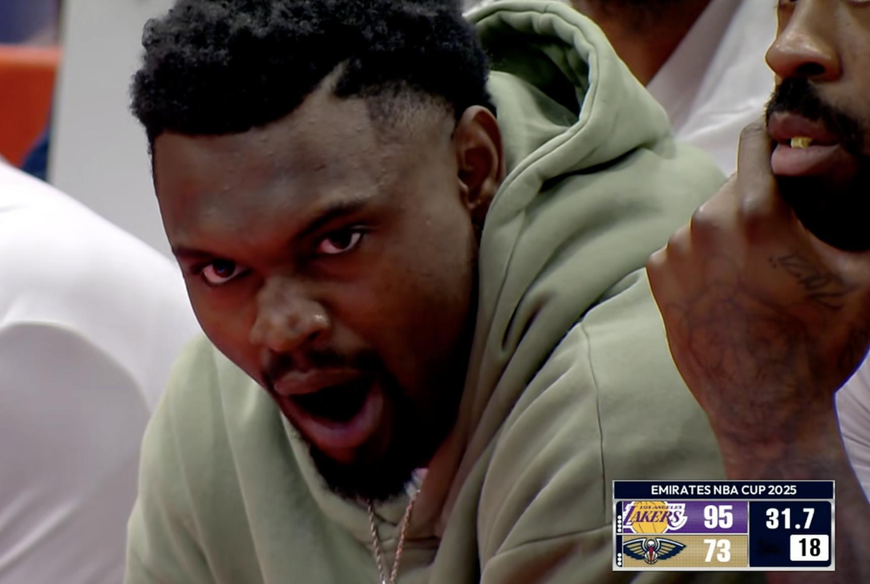 这比赛，锡安都看困了，打哈欠