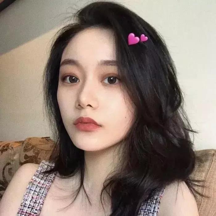 红颜如画，心随影动。温婉眸光 淡影美人图 美景由心生 浮生如露情如尘 似水如镜 