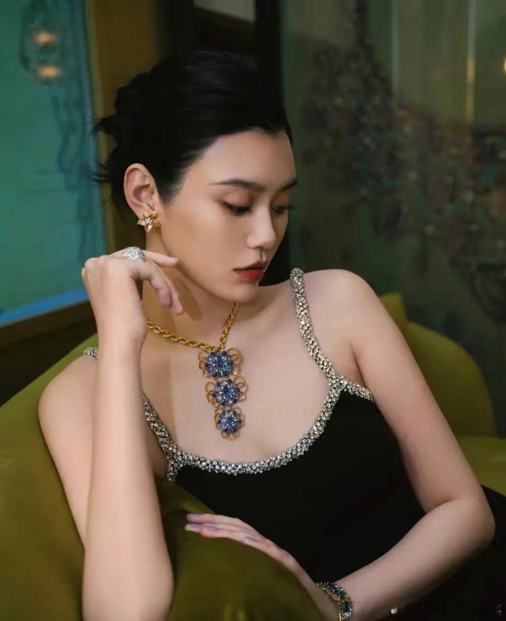 郭碧婷和奚梦瑶顶级豪门，郭碧婷是按正常恋爱，结婚生子的程序在走，该有的婚礼房子都