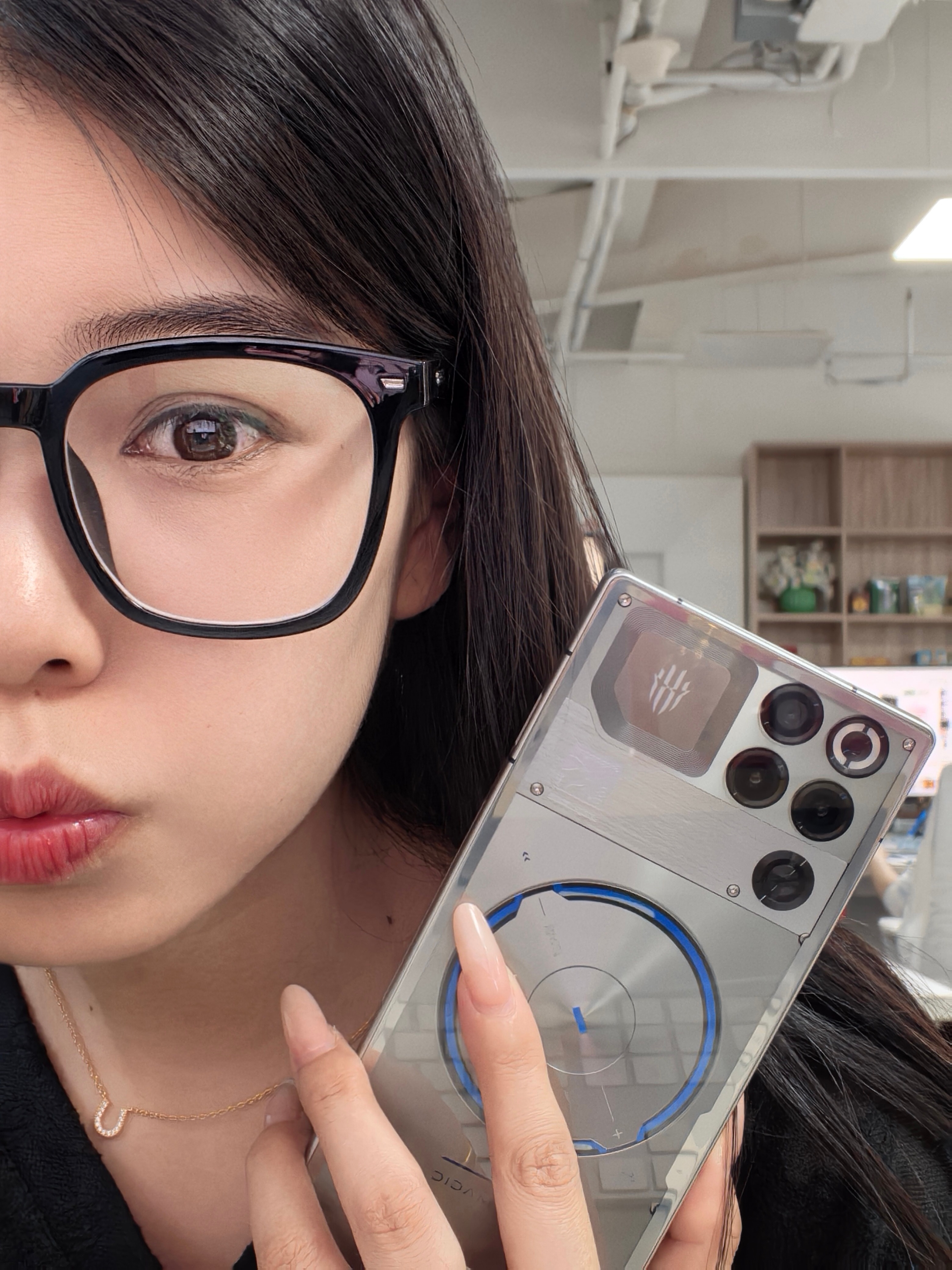 哦莫！哦莫！我手里这款手机是红魔 11S Pro+ 