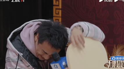 无限超越班打起来了无限超越班监制们亲自上阵，从眼神到身段手把手教学！看实力派如何