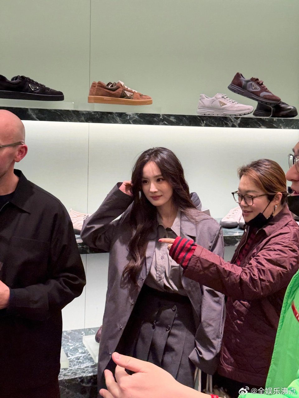 杨幂的长相很符合名字 真的被杨幂的名字和长相戳中，“幂”字温柔有女人味，像小猫一