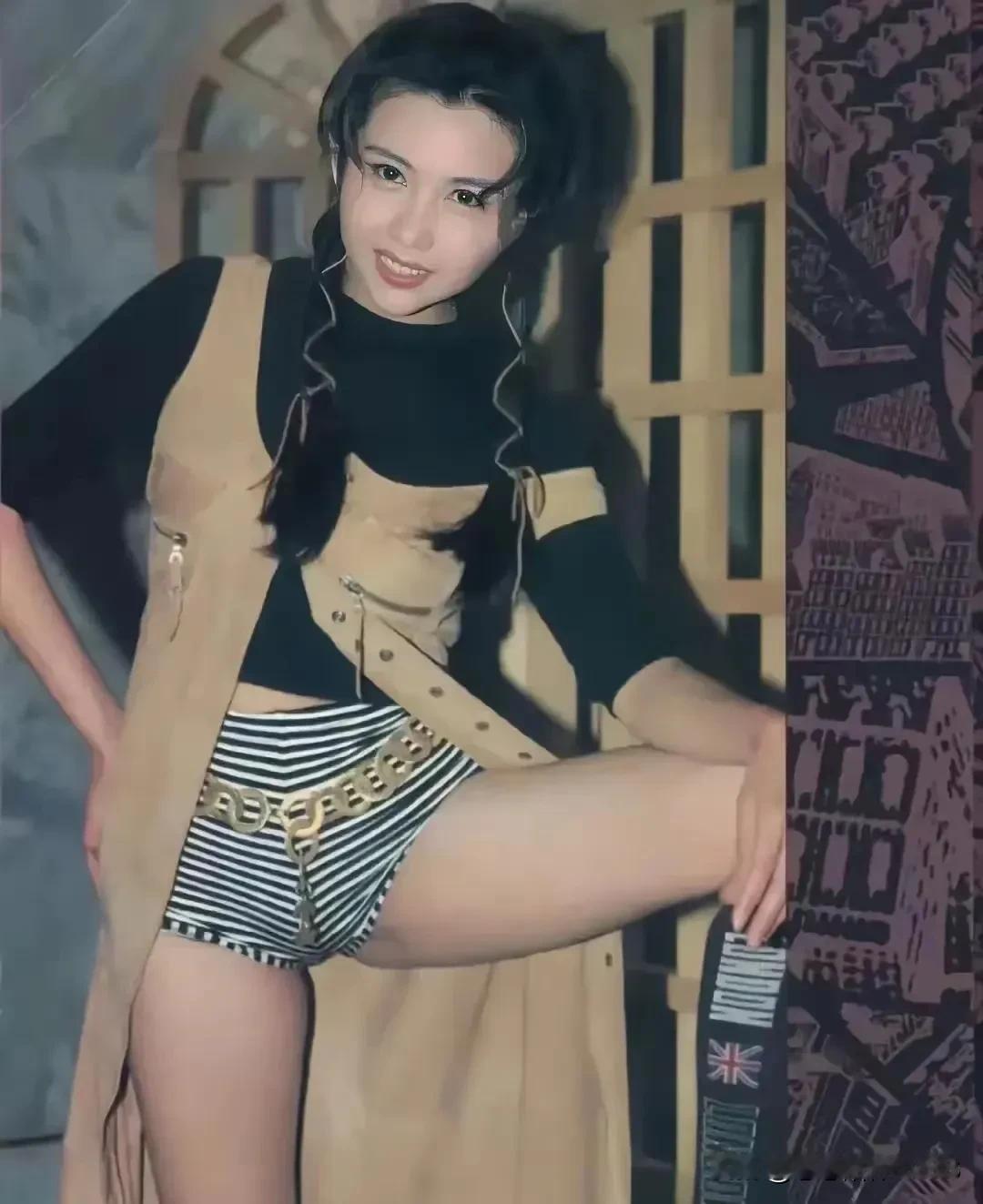 邱淑贞美女，真的是大家心中的女神。虽然有人传言她拍过三级片，但从未见过露的。听说