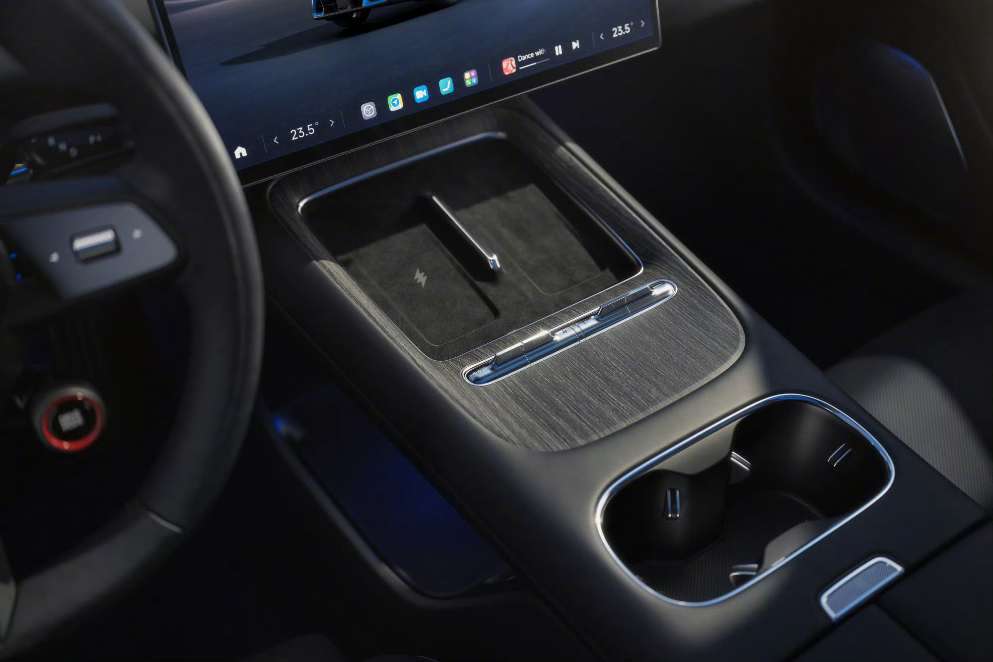 新一代小米SU7保留实体按键这点好评！我是真觉得实体按键的触感反馈太重要了，凭肌