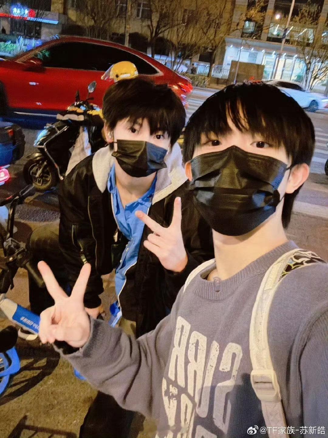 就问一句，王橹杰过生日，穆祉丞送什么穆祉丞送苏新皓的生日礼物🩵🩷 