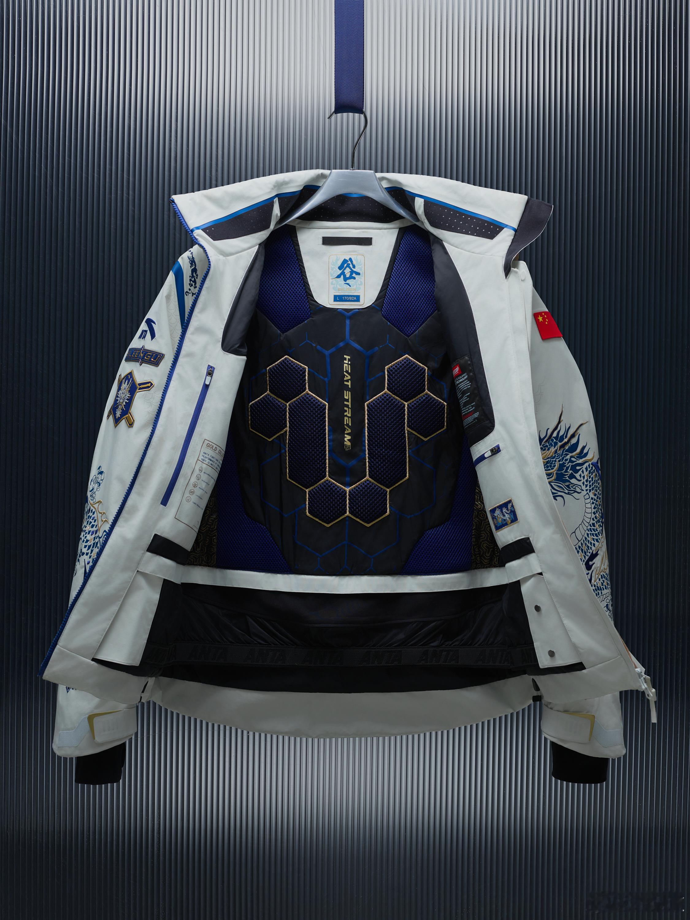 谷爱凌青花瓷龙战袍绝美巅峰对决，极致竞争！谷爱凌在自由式滑雪女子坡面障碍技巧决赛