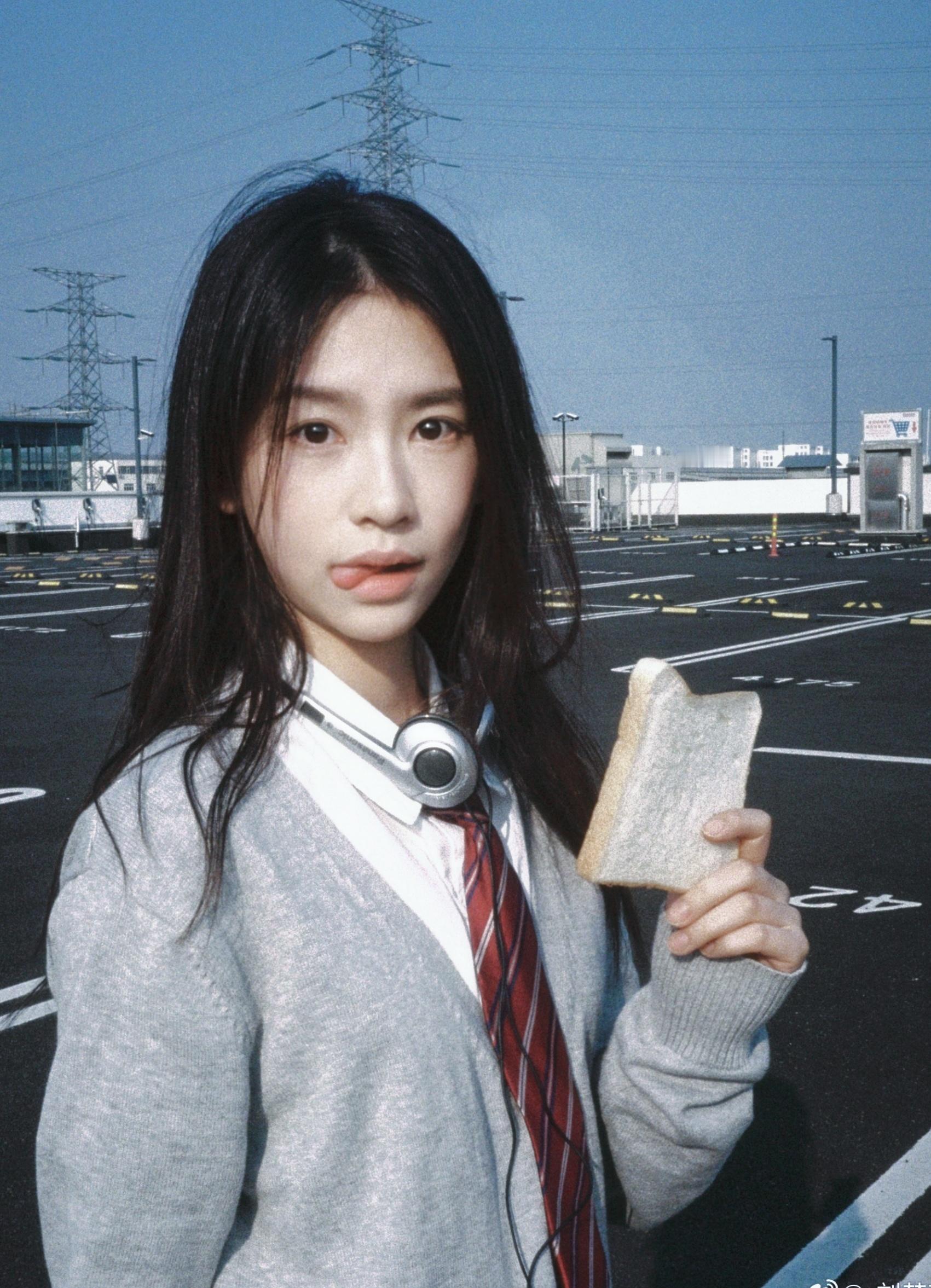 喜欢这组照片🎞️🎥*刘梦芮 ​​​