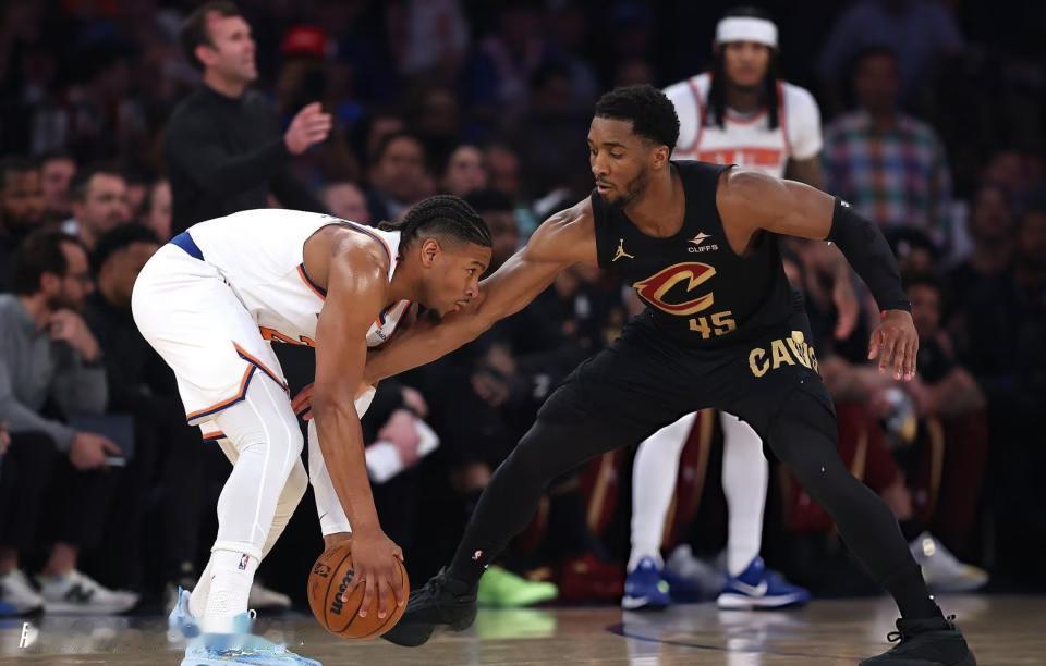 NBA东部决赛，尼克斯经历一个加时，主场战胜骑士，抢得先机。尼克斯常规时间最后六