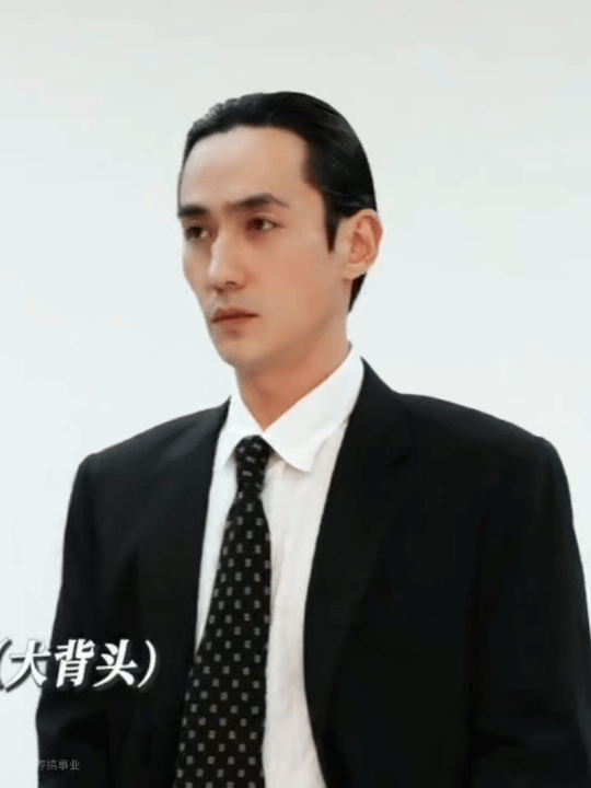 骨相太好了朱一龙万梓强 · 朱一龙电影空枪 ​​​