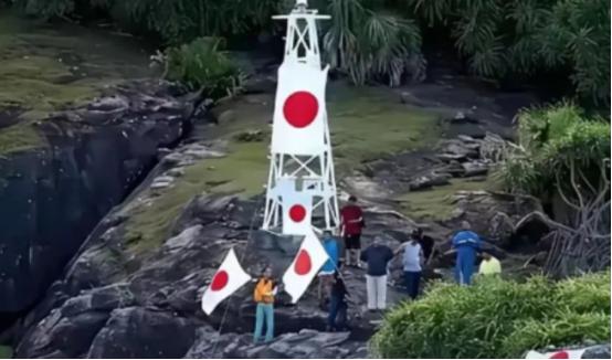 中日闹得再凶，钓鱼岛上那座灯塔谁都不敢碰！
它不是普通航标，是东海局势的战争引线