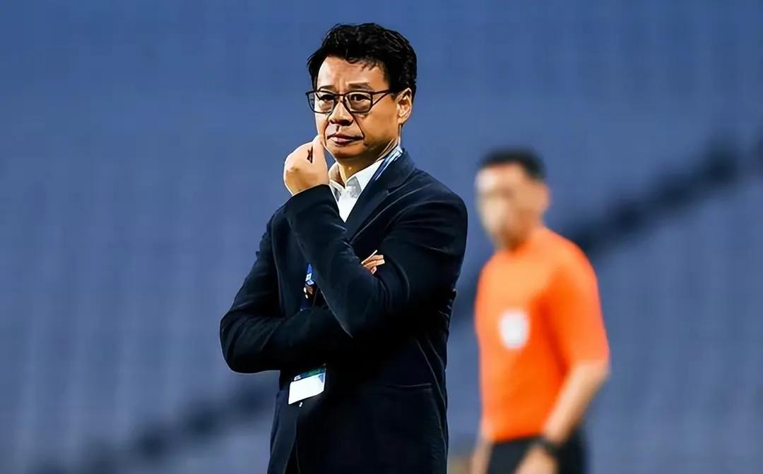 吴金贵下课一点也不冤枉 他手下用废的人 都被斯卢茨基给复活了。中国的足球教练有不