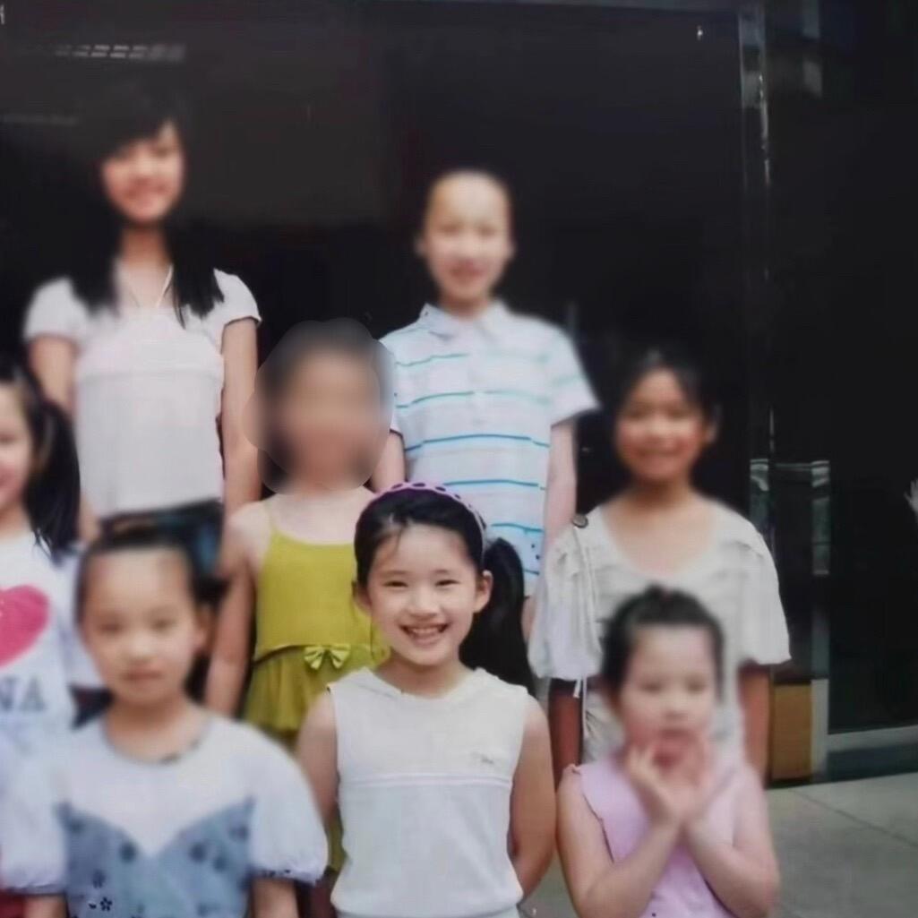 这是我家那聪明机灵孩儿赵露思