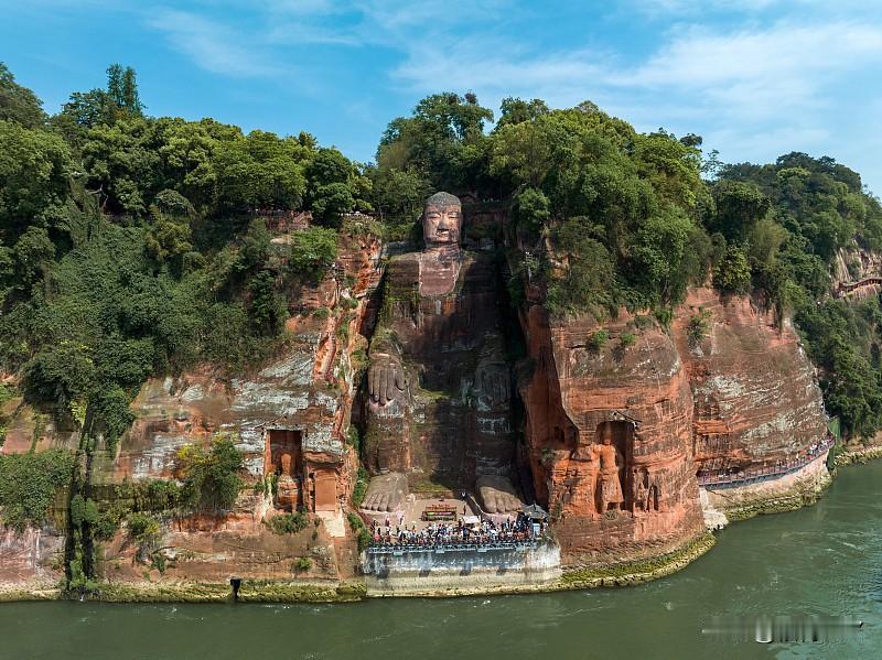 谁能给乐山想想办法出出主意呢！不能眼睁睁地看着GDP又是负增长。成绵乐可是四川的