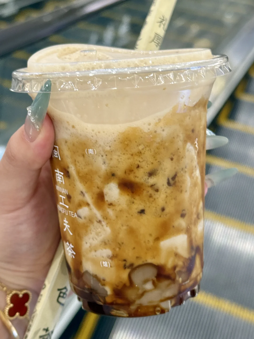 好喝他妈给好喝开门。。。。