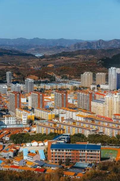 强龙难压地头蛇！这种情况在如今的小县城已经具象化。

如果你生活在一个小地方，你