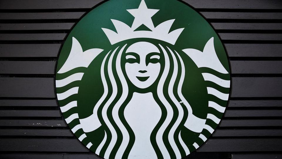 资本的没人性 星巴克董事长兼CEO倪睿安（Brian Niccol）在业绩交流会