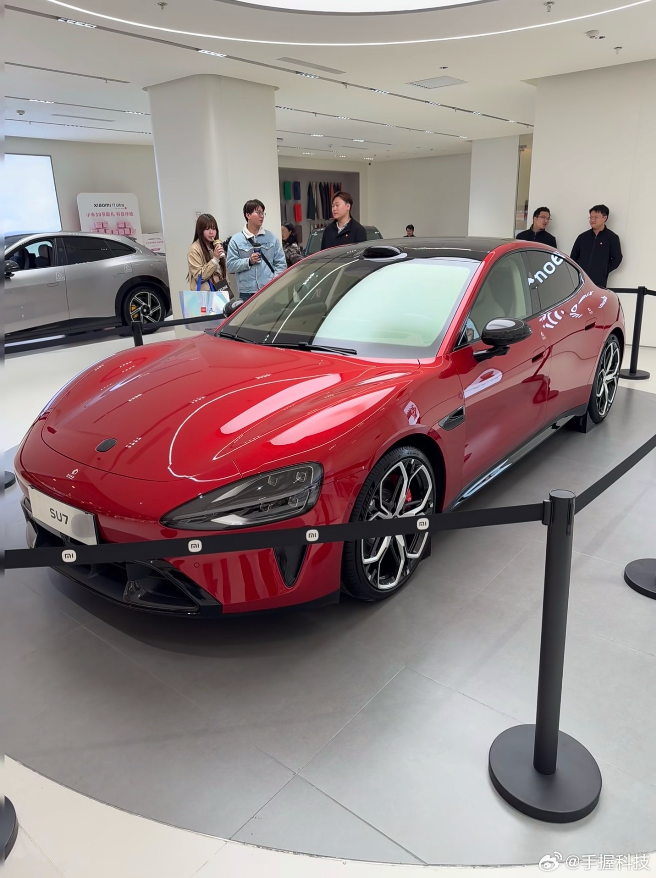 雷军称新SU7是经得起时间考验的好车一款车能不能经住时间考验，是需要从多方面考量