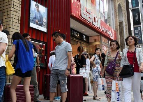 歧视中国游客遭反噬，如今我们用钱投票更清醒

麻烦看官老爷们右上角点击一下“关注