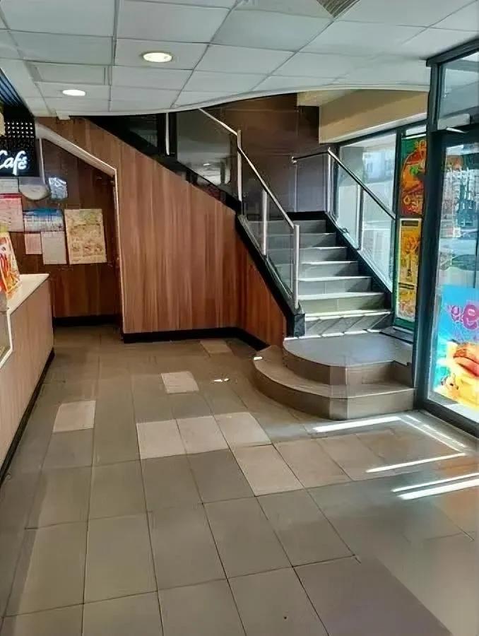 金拱门这操作

真的太迷了

我上周连跑三家店才摸透背后的小心思。现在好多门店一