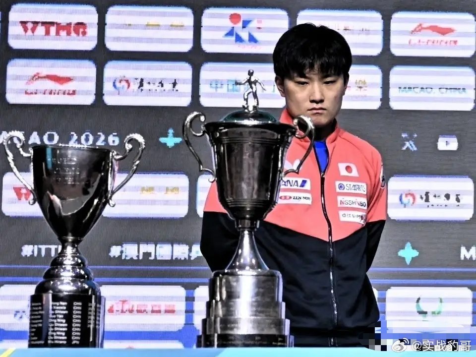 张本智和“现身说法“点评松岛辉空！近日，日本一哥张本智和在接受东京电视台的一段采