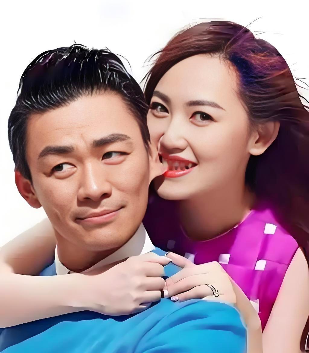 现在回看这张照片只觉得讽刺…

表面对着老公笑靥如花，背地里却干着见不得人的勾当