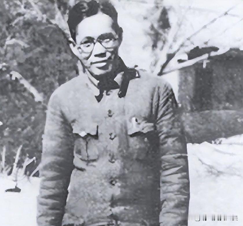 1948年，刘亚生被俘后，敌人将身后绑上巨石，进行劝降：＂你投降或许可以活命！＂