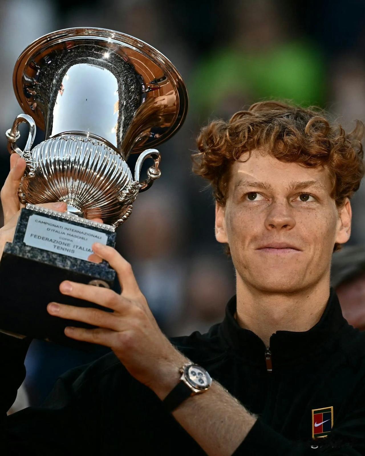 ATP1000🇮🇹罗马 男单决赛
🇮🇹1辛纳6-4/6-4两盘战胜🇳?