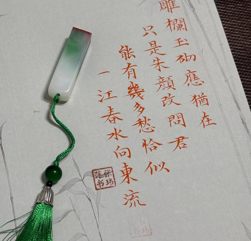 我的对下联：笔中明月有春秋

完整对联如下：

上联：书里桃源无岁月
下联：笔中