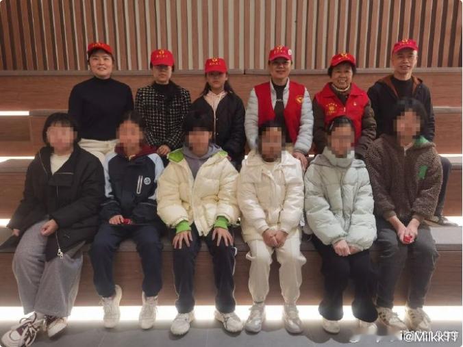 一张明信片见证台州爱心助学的双向奔赴3 月 15 日，黄岩义工协会为 6 所学校