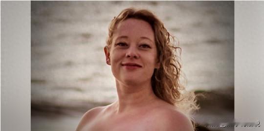 37岁军嫂被ICE当街击毙，是意外还是执法过度？她到底做错了什么？
美国明尼阿波