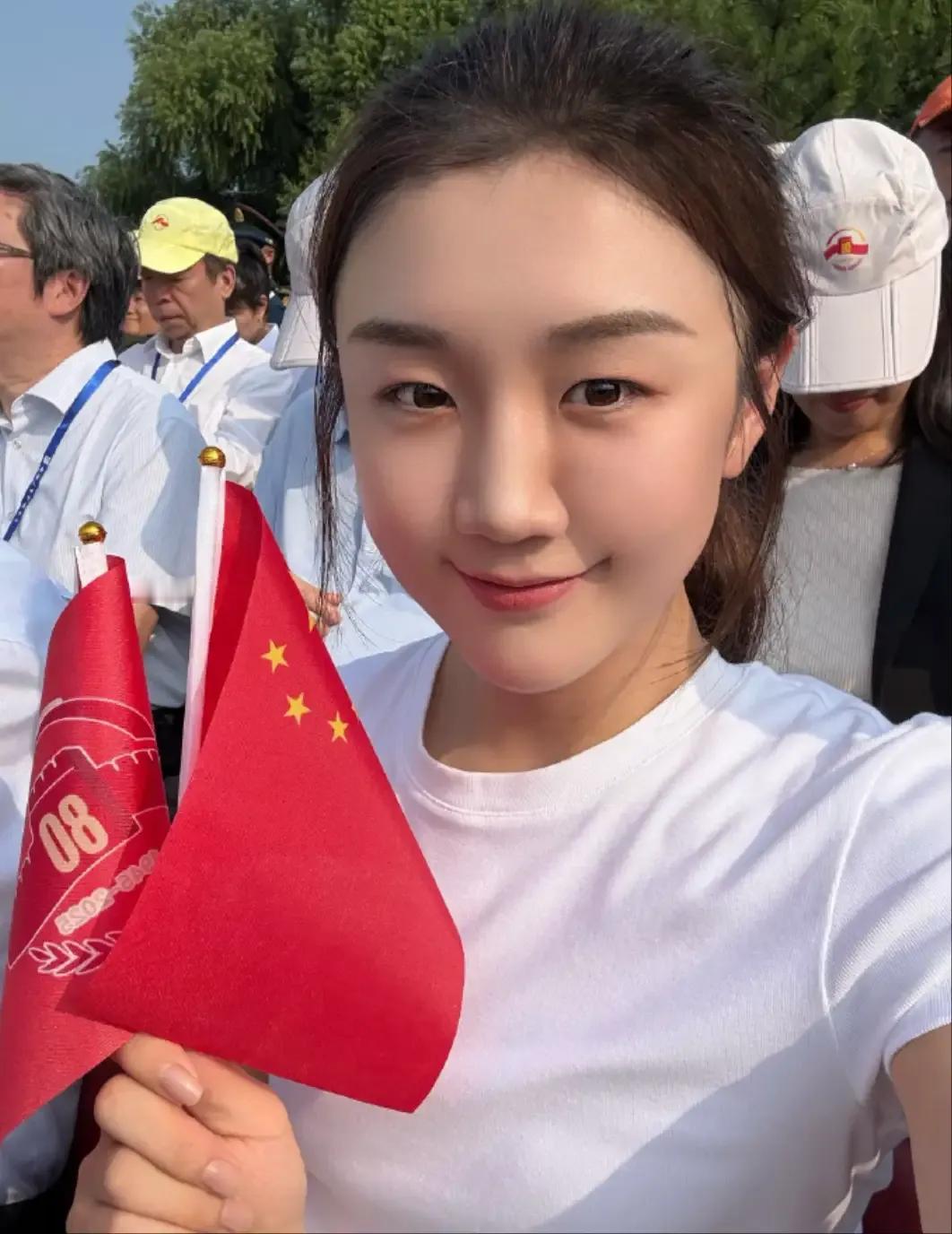 关于陈梦和孙颖莎参加“阅兵”庆典的区别：

1：孙颖莎在2019年，刚刚年满18