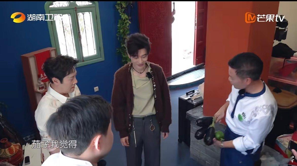 黄晓明像冷宫里发疯的妃子中餐厅名场面中餐厅这波惊喜策划笑翻了！林大厨伪造受伤 “