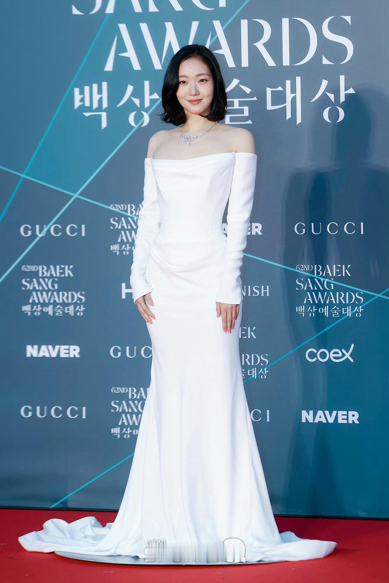 第62届百想艺术大赏 女星⭐️红毯造型：孙艺珍 、金高银、朴宝英、林允儿 、裴秀