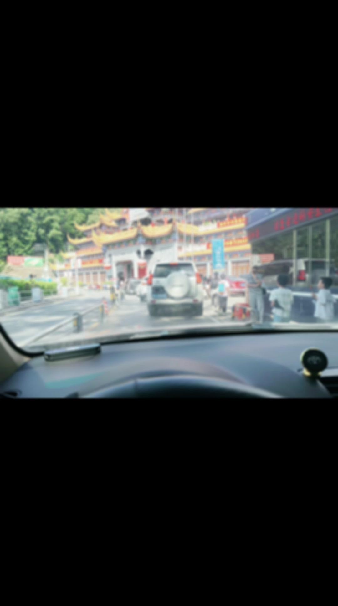 🌿大岭山森林公园观音寺藏在山林间，是闹市里难得的静谧地。沿着石阶慢慢走，能听见