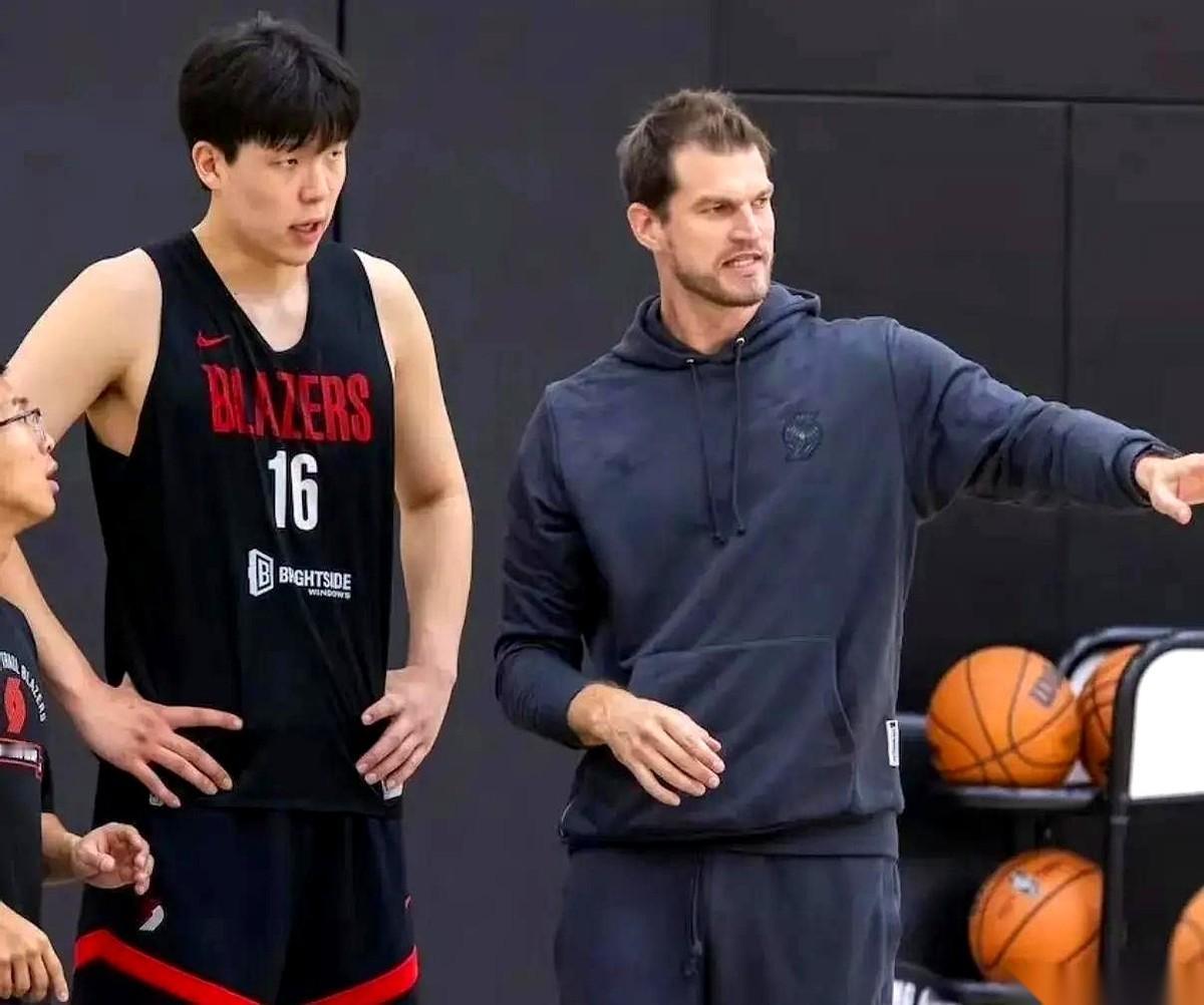 8分钟，4个犯规，1个失误。
我就问，这是给人机会吗？
这不是，这是把人往绝路上